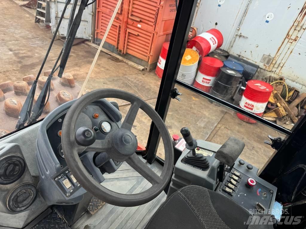 CAT CP 533 E Yksivalssijyrät