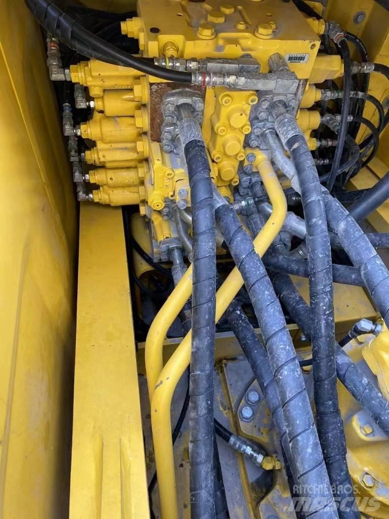 Komatsu 240LC-8 Telakaivukoneet