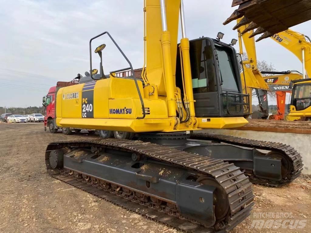 Komatsu 240LC-8 Telakaivukoneet