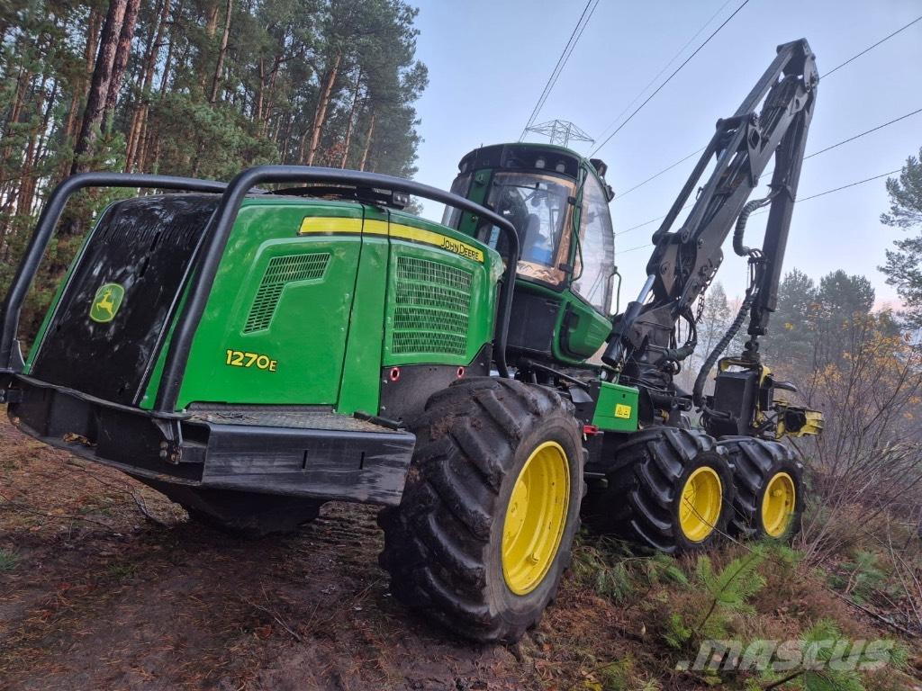 John Deere 1270 E Harvesterit