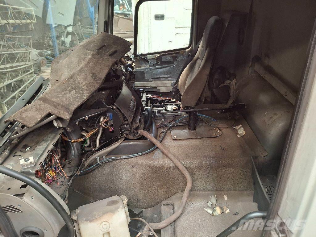 DAF CF 85.360 Ohjaamot ja sisustat