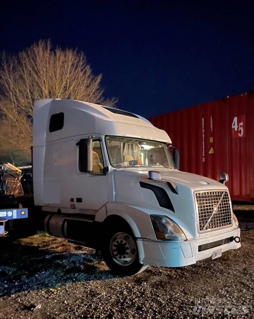 Volvo VNL 42 670 Vetopöytäautot