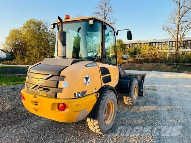 Volvo L25FZ Liukuohjatut kuormaajat