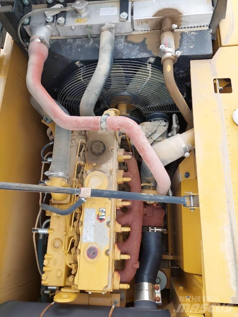 CAT 323D3 Telakaivukoneet