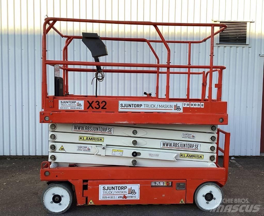 UpRight X32 Saksilavat