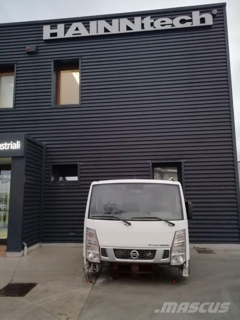 Nissan NT 400 Ohjaamot ja sisustat