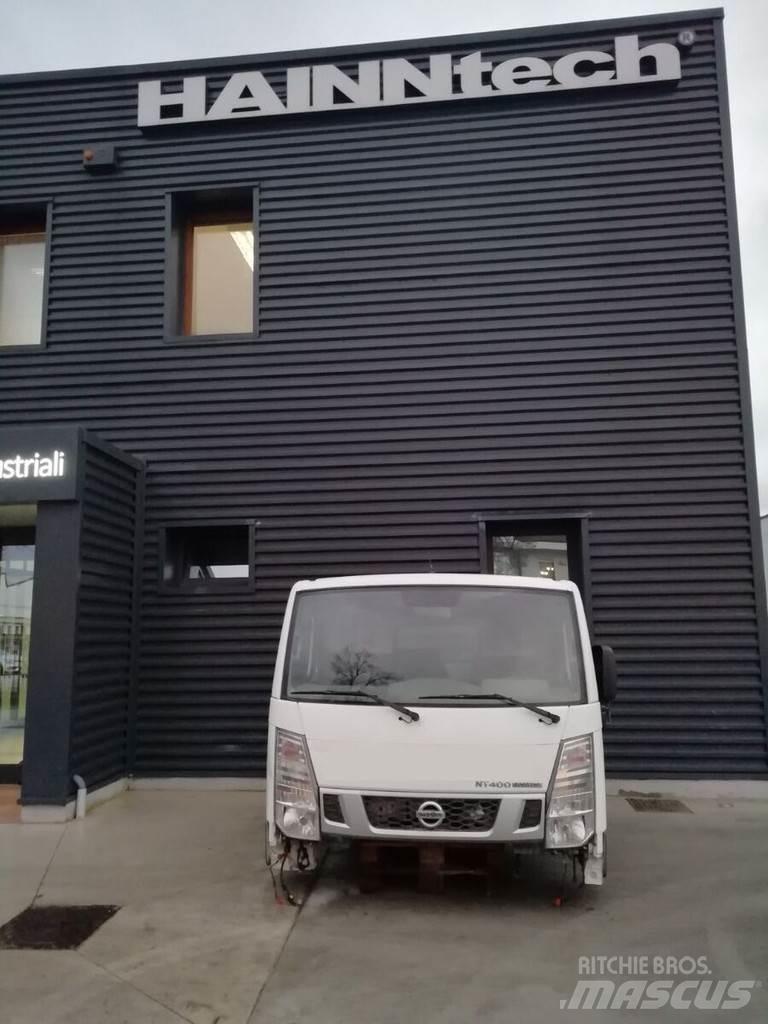Nissan NT400 Ohjaamot ja sisustat
