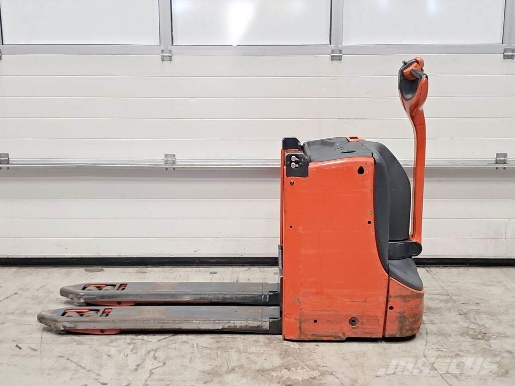 Linde T16L Lavansiirtotrukit