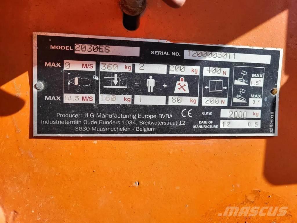 JLG 2030ES Saksilavat