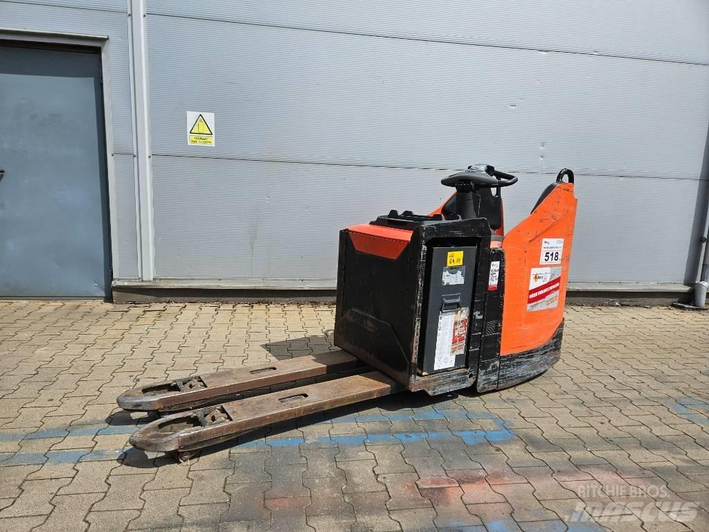 BT LPE250 Lavansiirtotrukit ajotasolla
