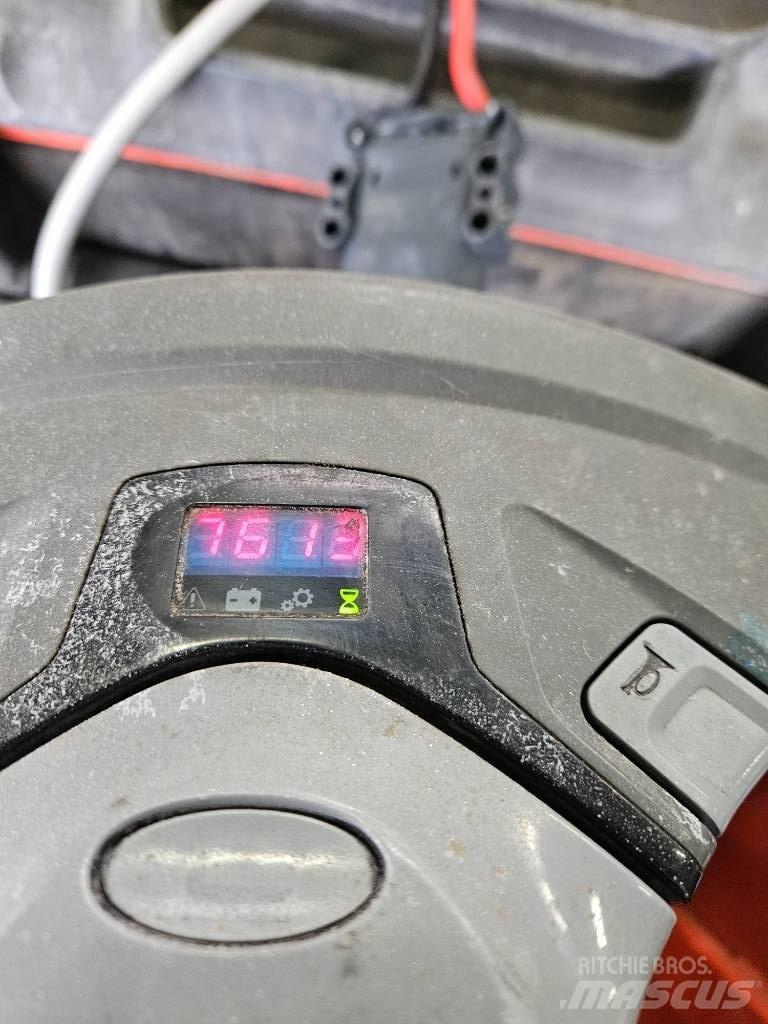 BT LPE250 Lavansiirtotrukit ajotasolla