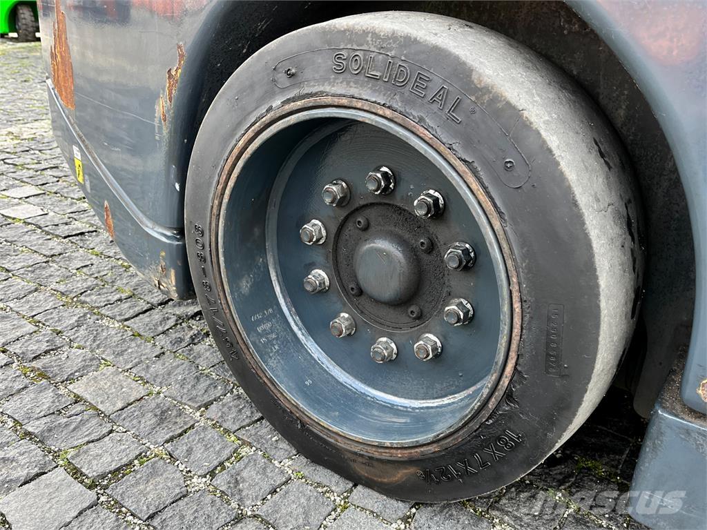 Aisle-Master 15NE Kapeakäytävätrukit