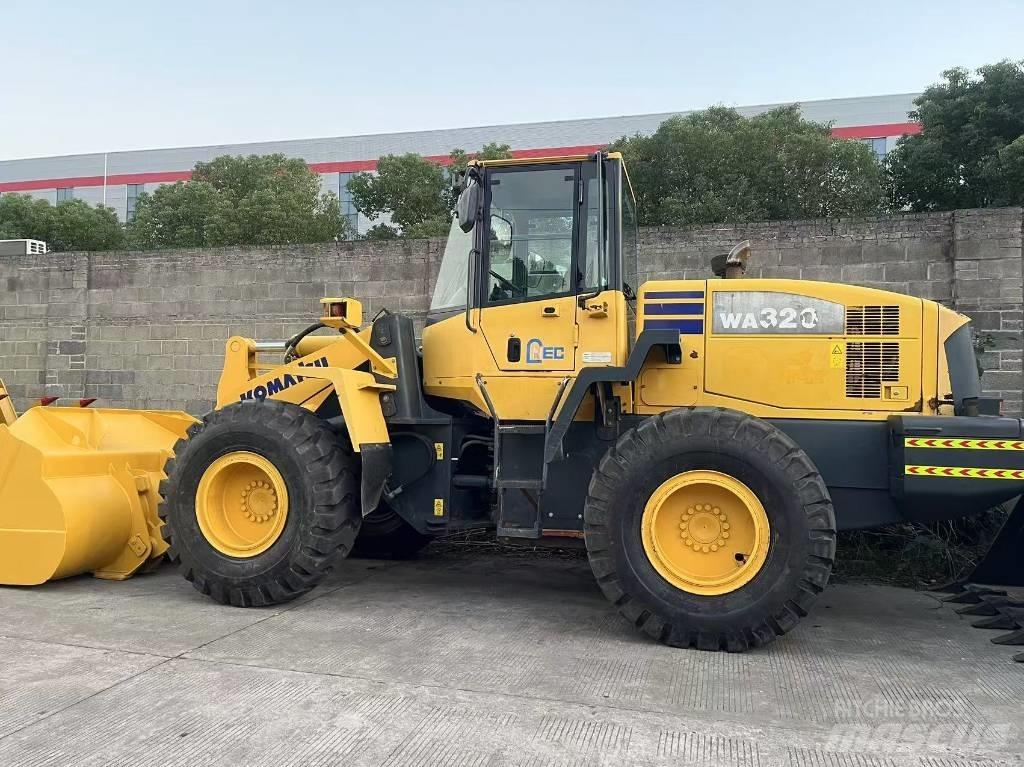 Komatsu WA 320 Pyöräkuormaajat