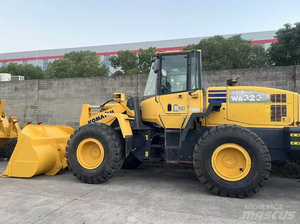Komatsu WA 320 Pyöräkuormaajat