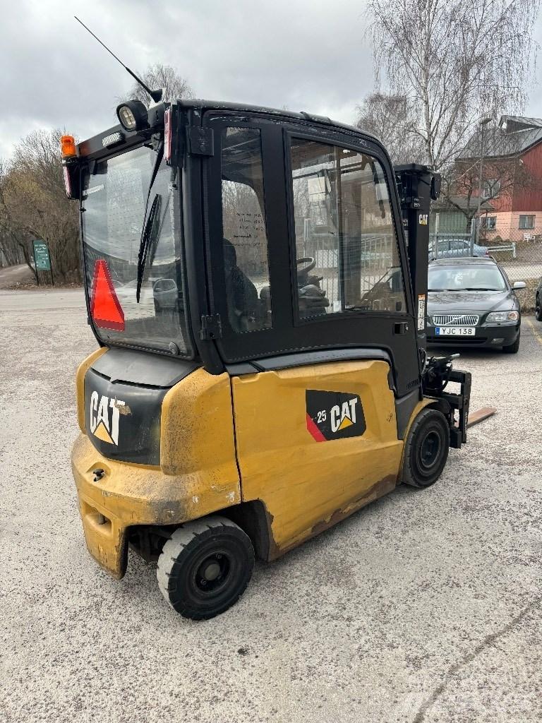CAT EP25N Sähkötrukit