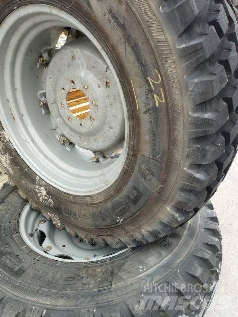 Nokian 440/80X30 Renkaat ja vanteet