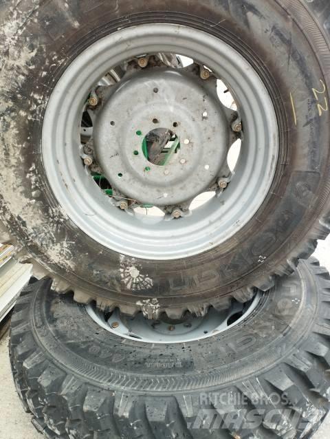 Nokian 440/80X30 Renkaat ja vanteet