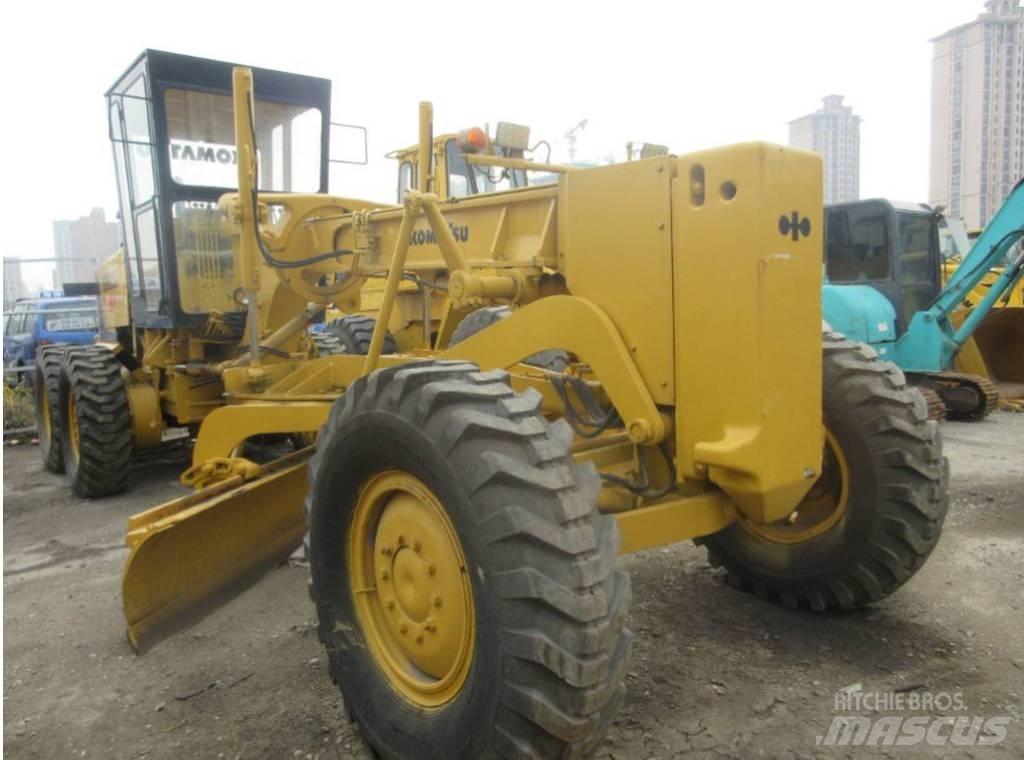 Komatsu GD 623 Tiehöylät