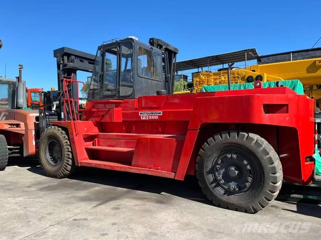 Mitsubishi FD 30 T Dieseltrukit
