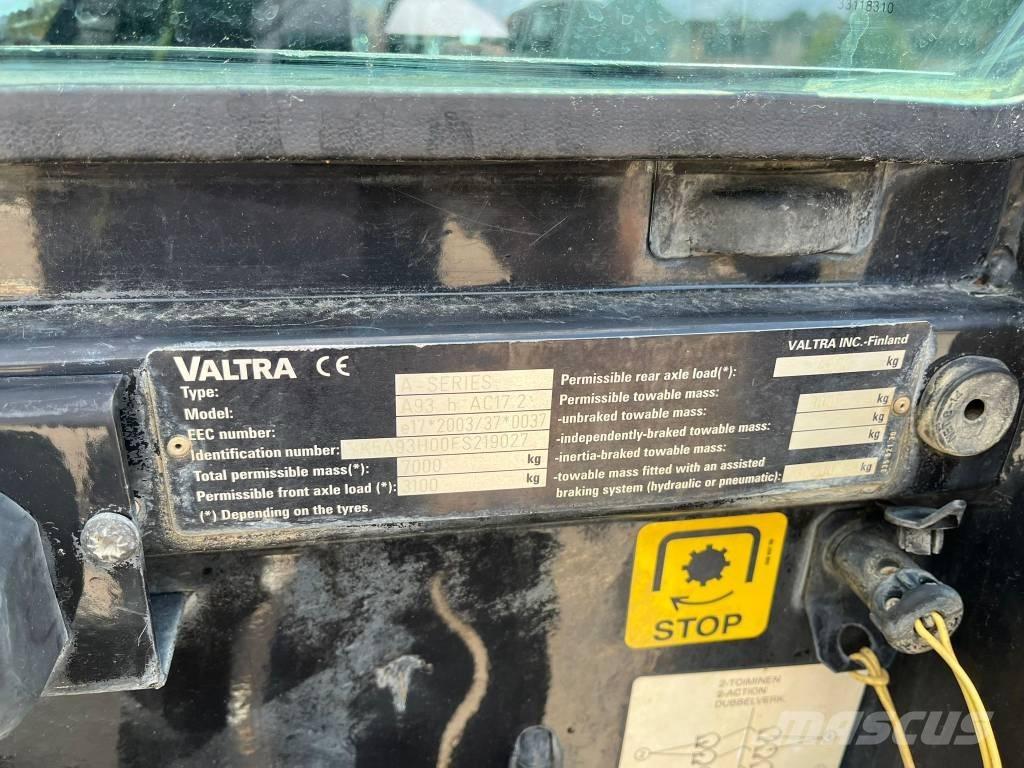 Valtra A 93 Traktorit