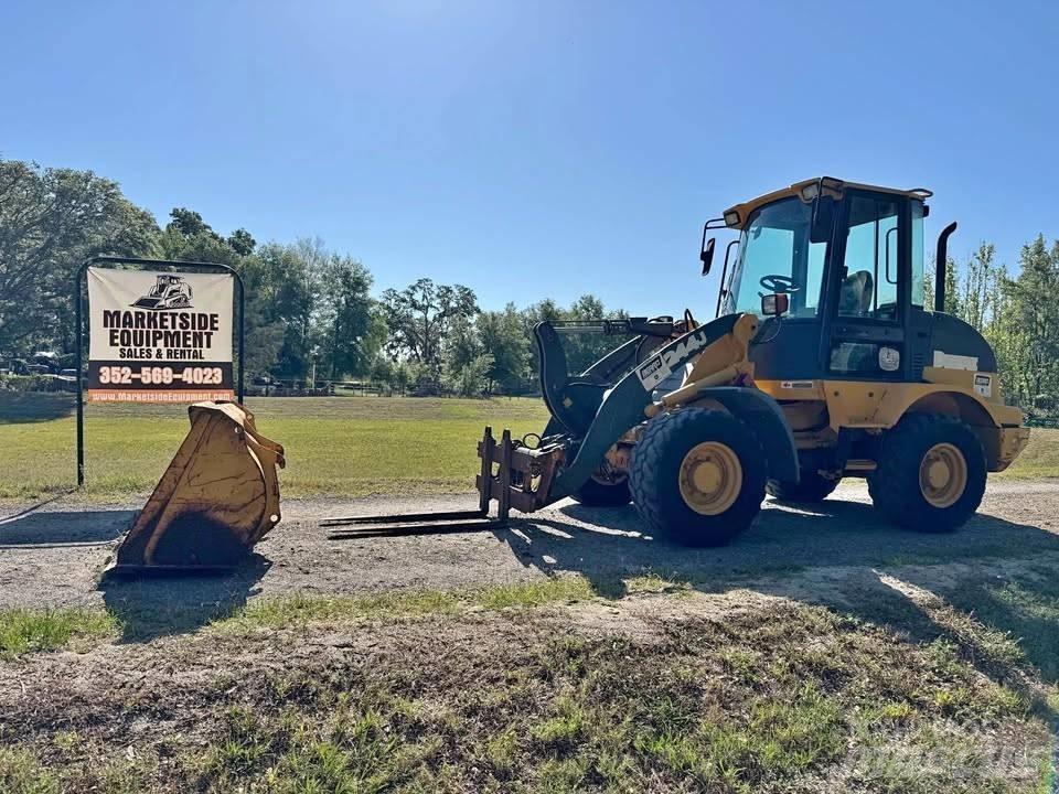 John Deere 244 J Pyöräkuormaajat