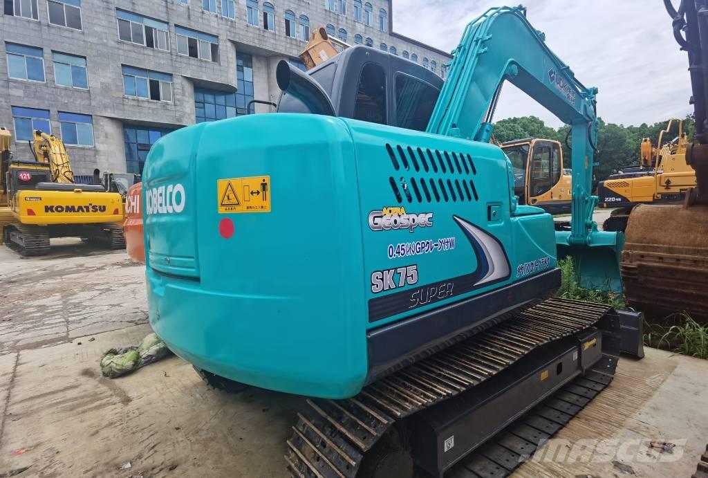 Kobelco SK 75 Midikaivukoneet 7t - 12t