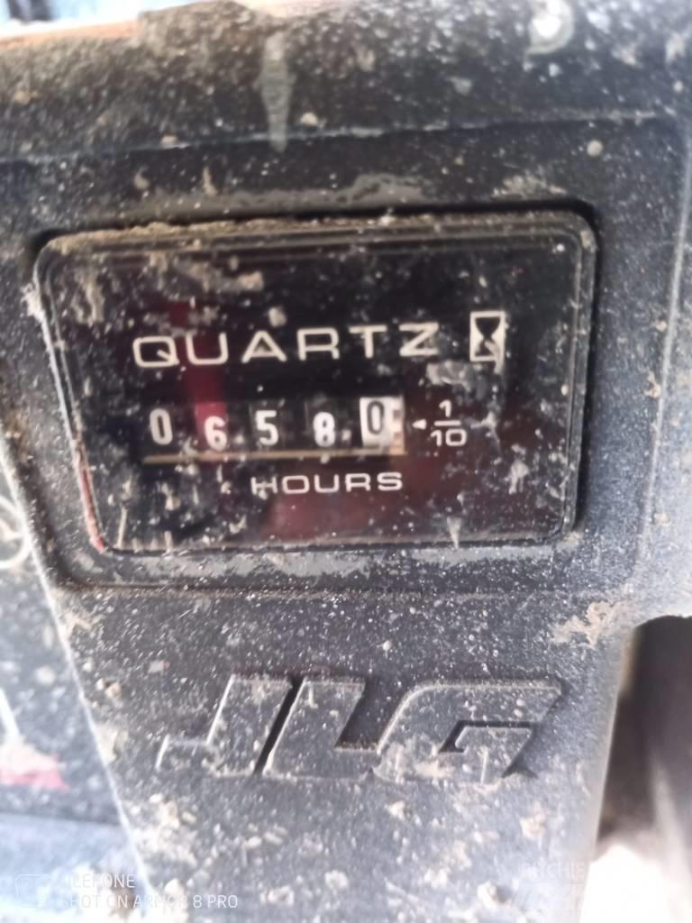 JLG 2030 ES Saksilavat