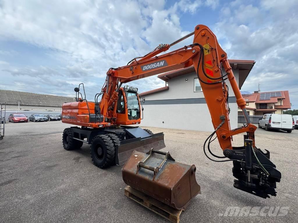 Doosan DX 140 W Pyöräkaivukoneet