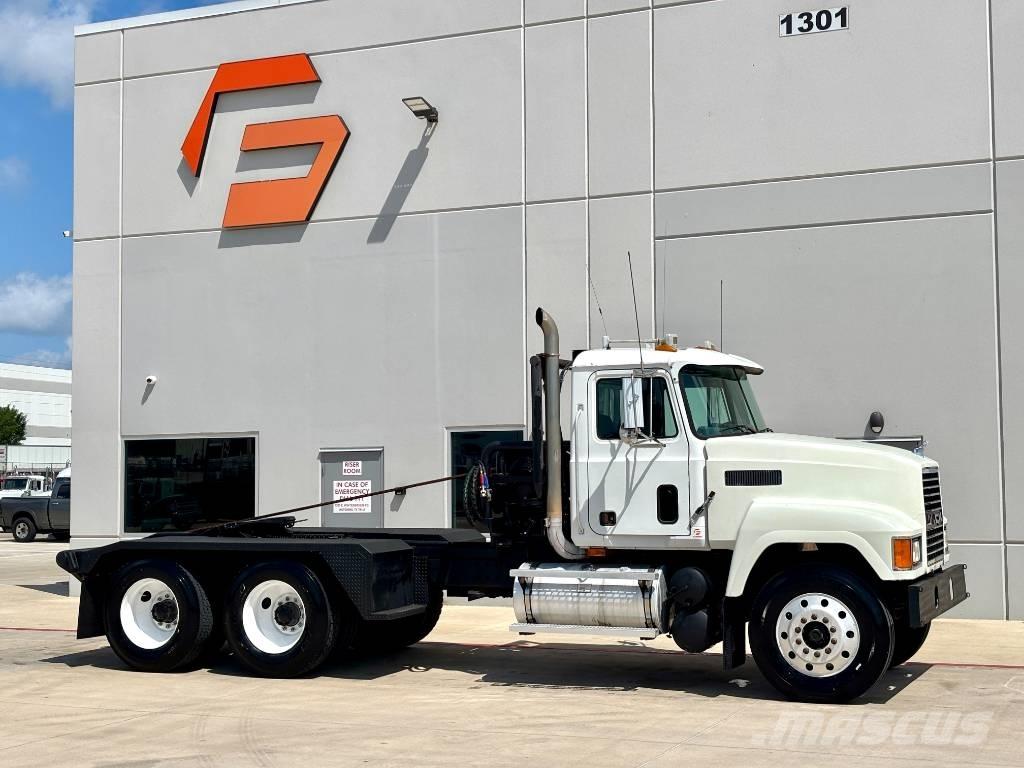 Mack CH 613 Hinausautot