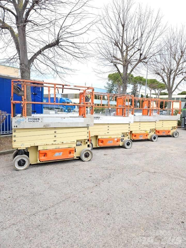 JLG 2630 ES Saksilavat