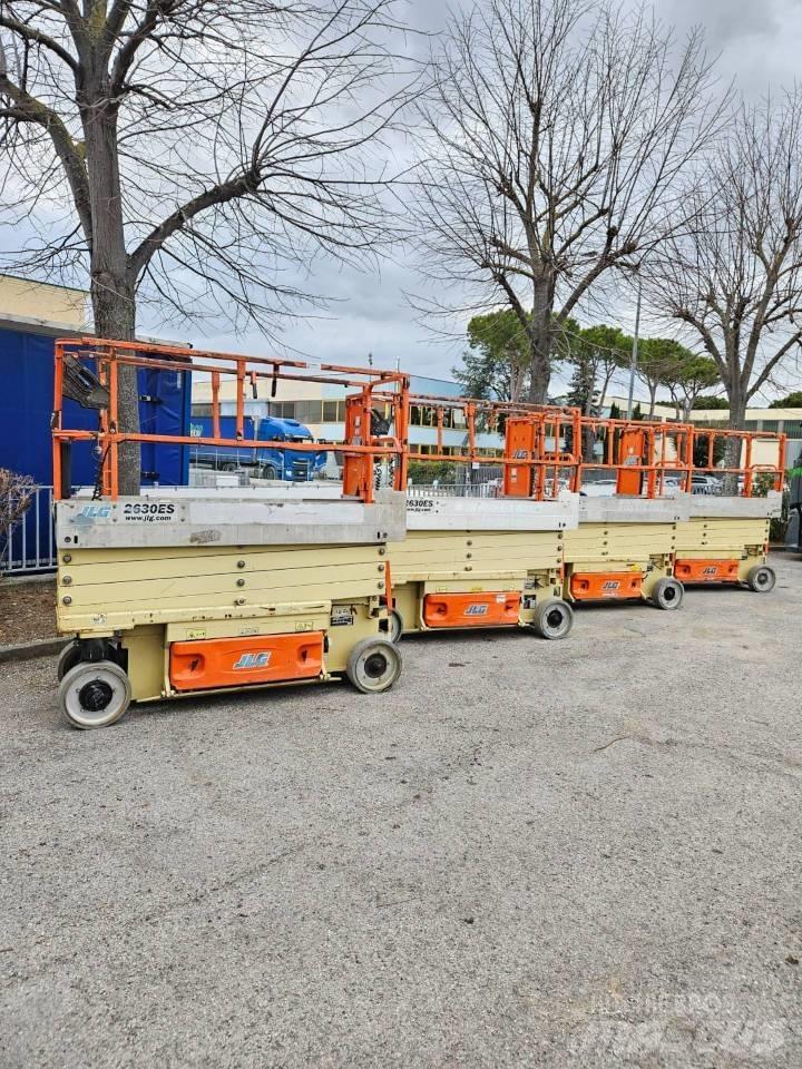 JLG 2630 ES Saksilavat