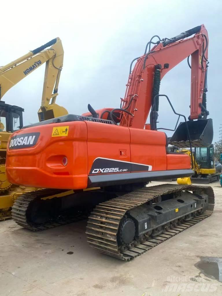 Doosan DX 225 LC Telakaivukoneet