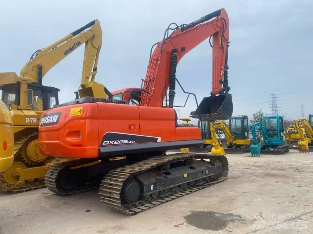 Doosan DX 225 LC Telakaivukoneet