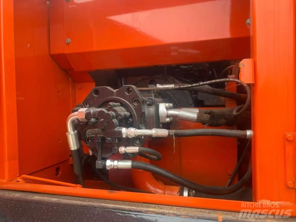 Doosan DX 225 LC Telakaivukoneet