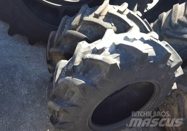  Pneus 12.4R20 Renkaat ja vanteet