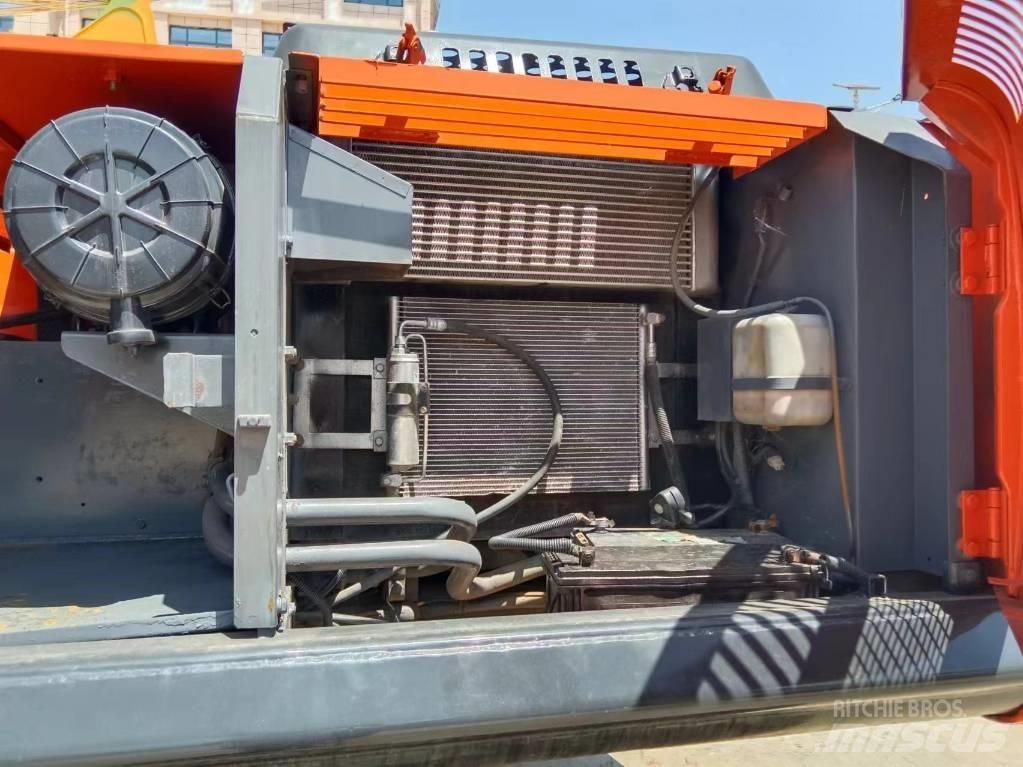 Hitachi ZX 240 Telakaivukoneet