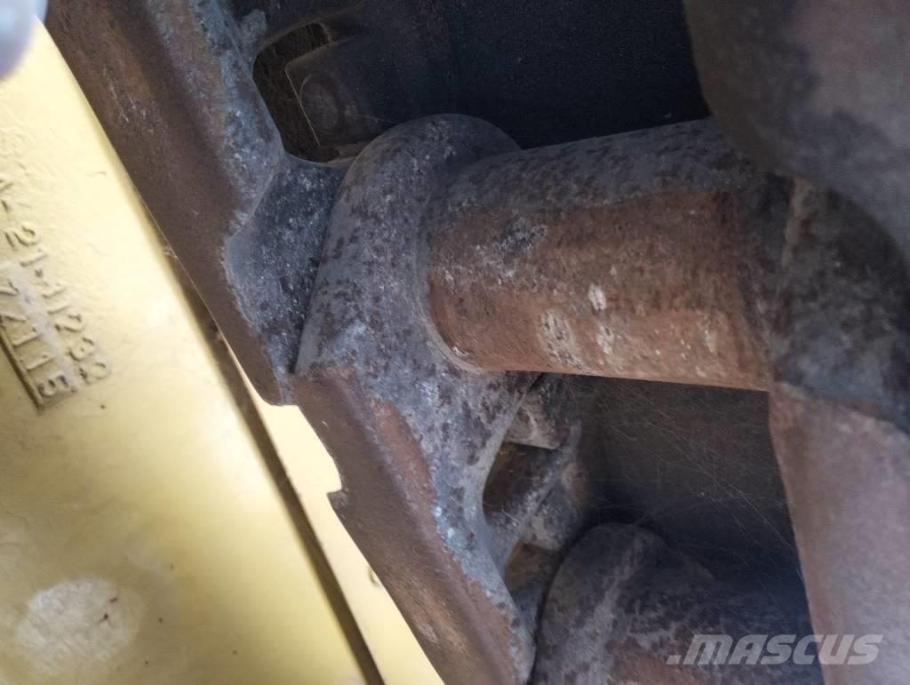 Komatsu D 155 A Telaketjupuskutraktorit