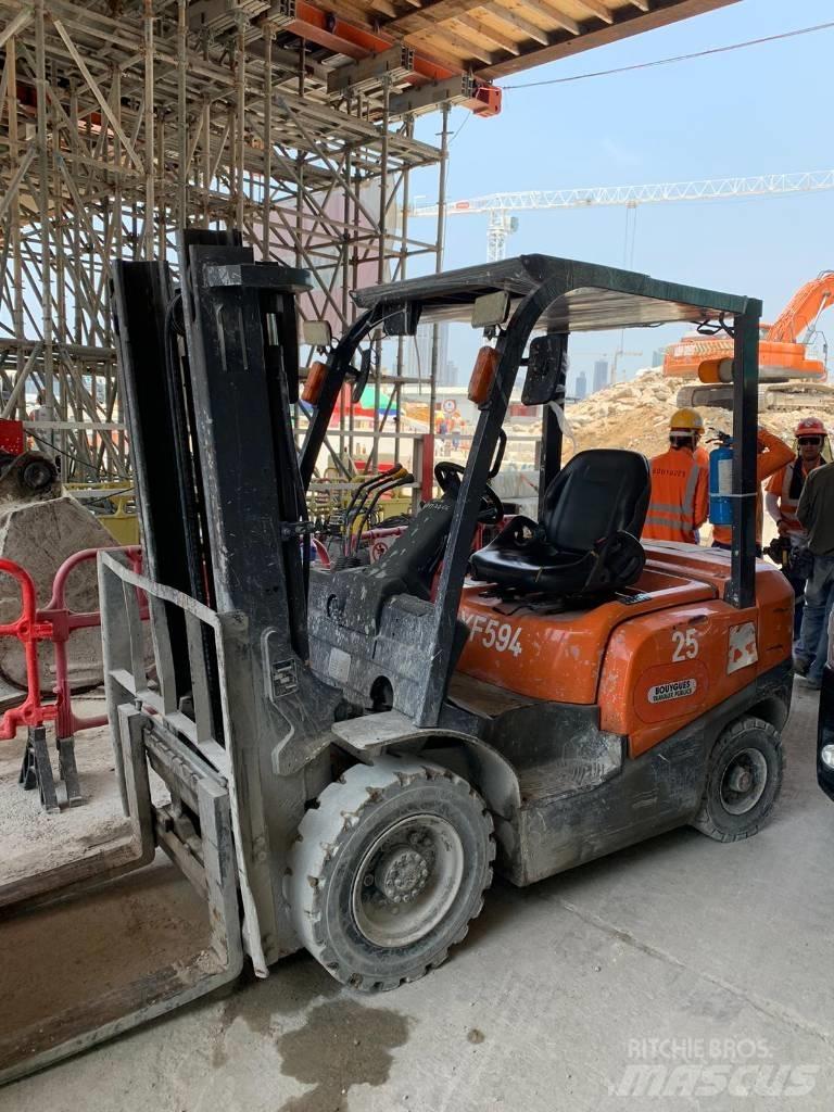 TCM Forklift FD25T4 Dieseltrukit