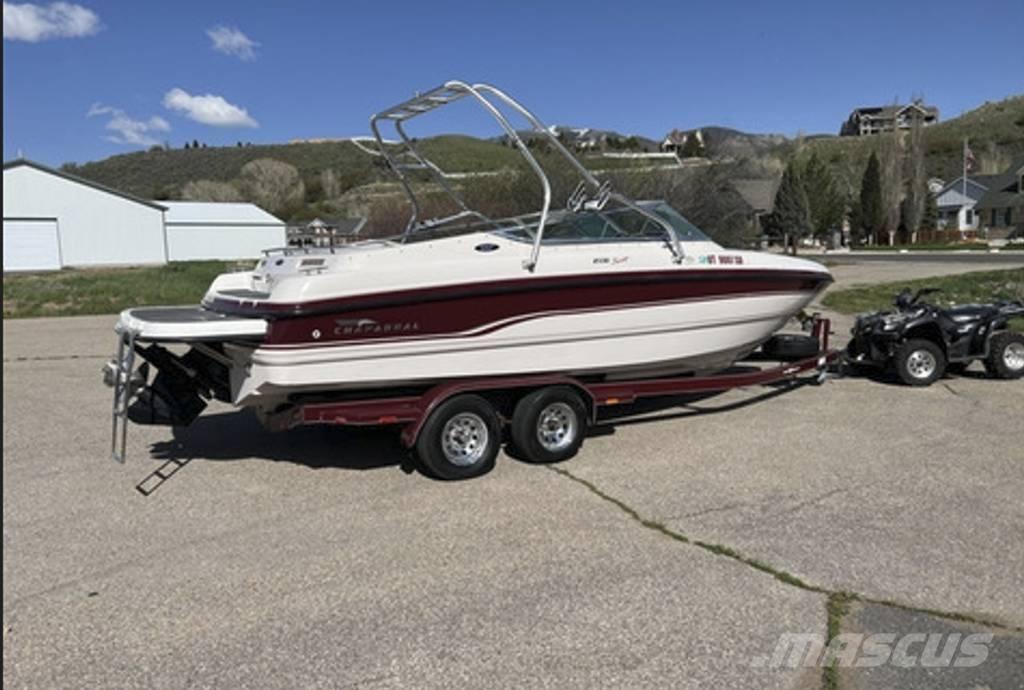  Chaparral 2330 SS Veneet, proomut ja ponttoonit