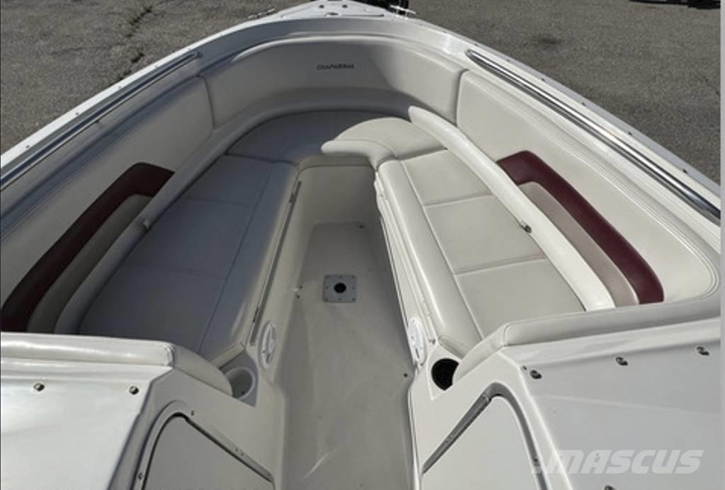  Chaparral 2330 SS Veneet, proomut ja ponttoonit