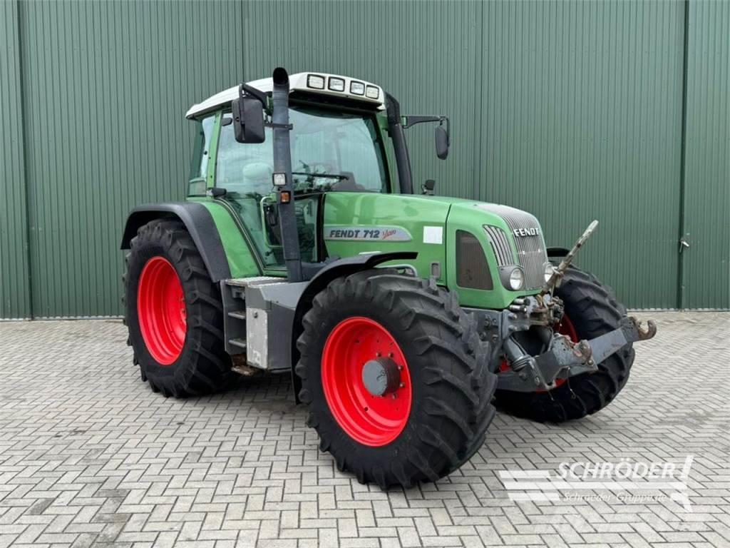 Fendt 712 VARIO Traktorit