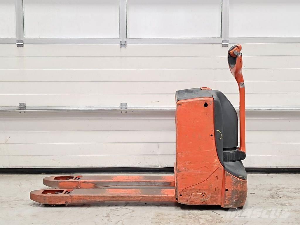 Linde T16 Lavansiirtotrukit