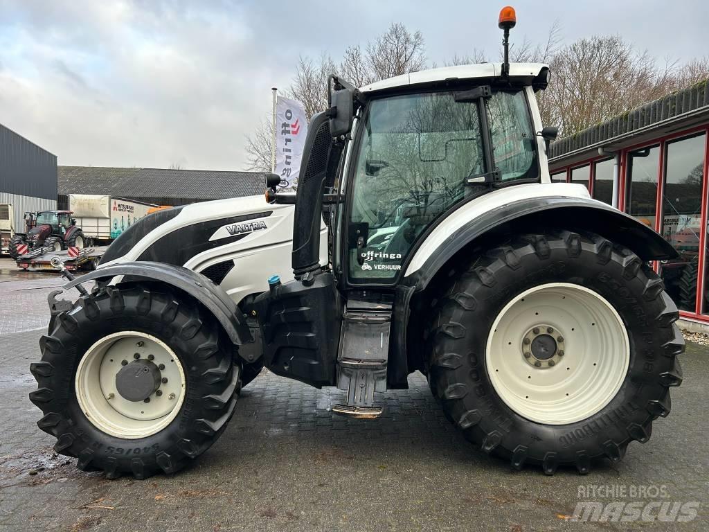 Valtra T154 Active Traktorit