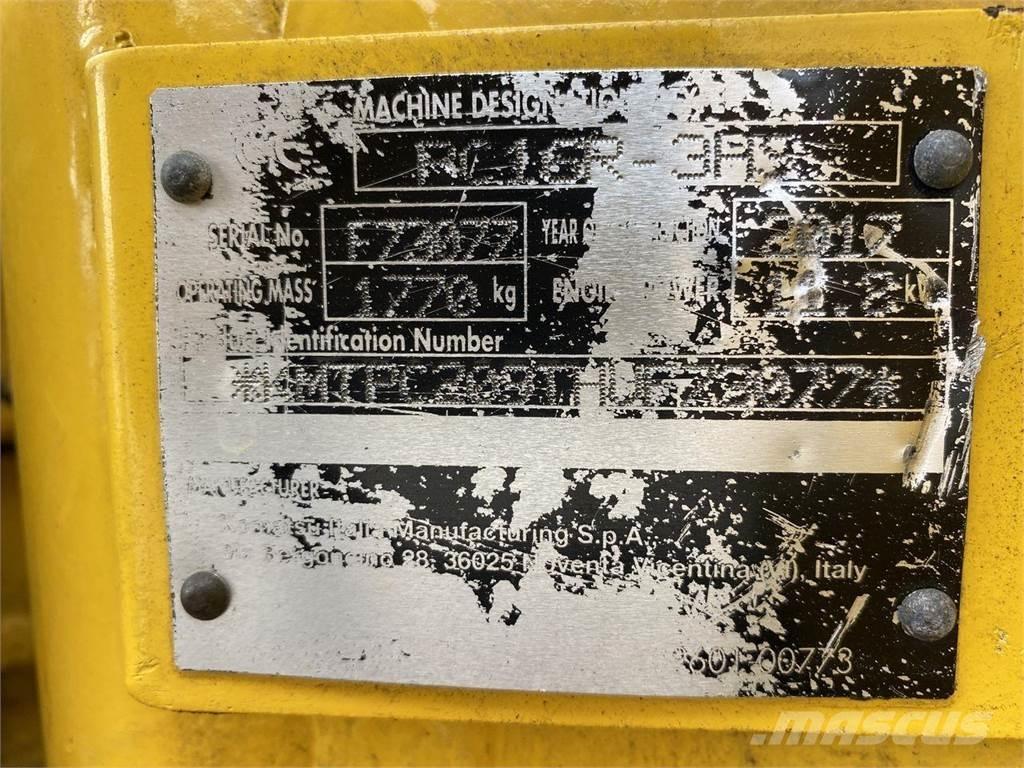 Komatsu PC16R-3HS Pyöräkaivukoneet