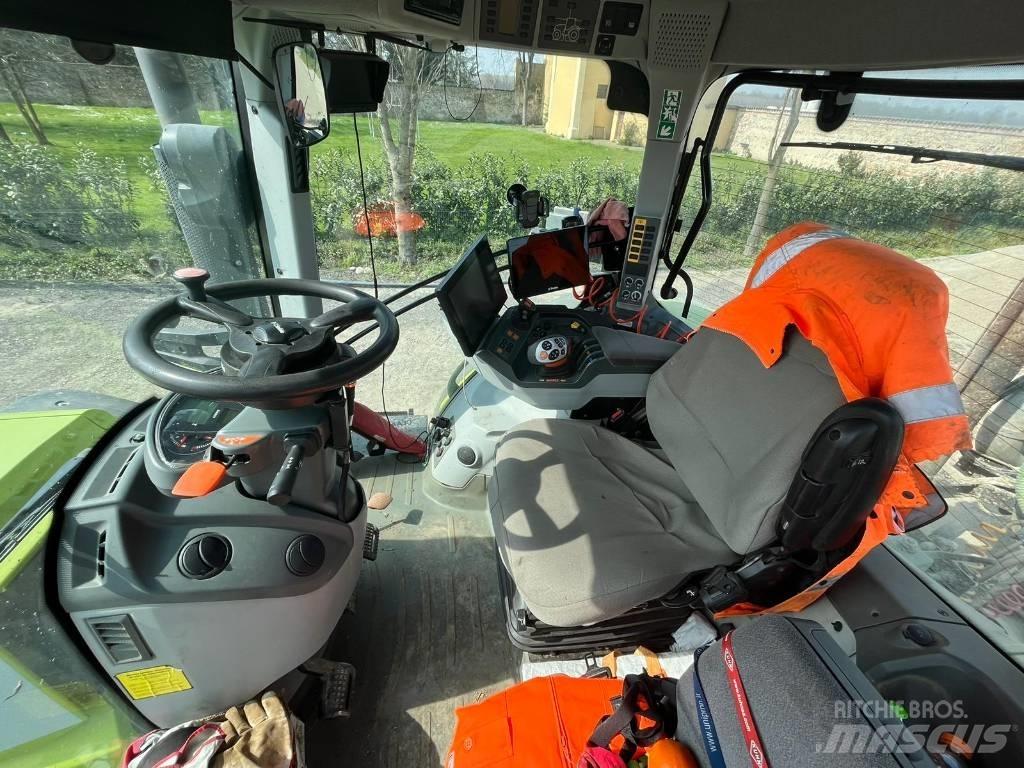 CLAAS Axion 830 Traktorit