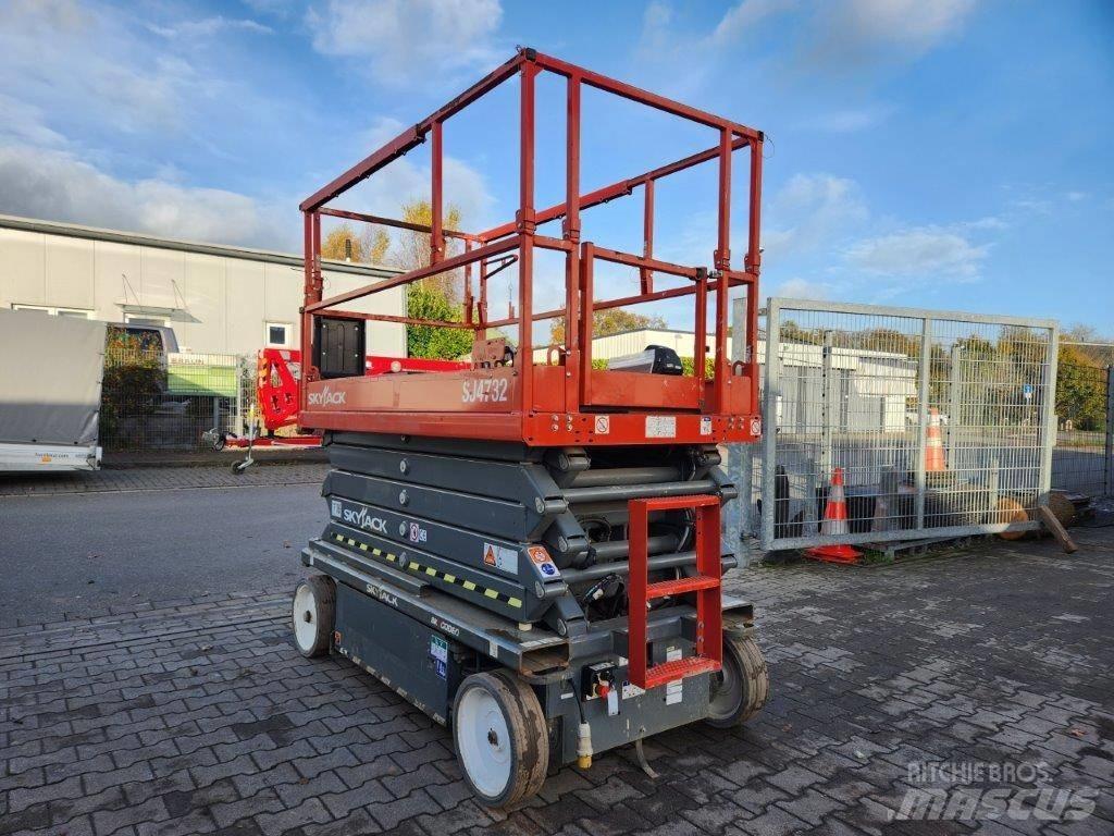SkyJack SJ 4732 Saksilavat