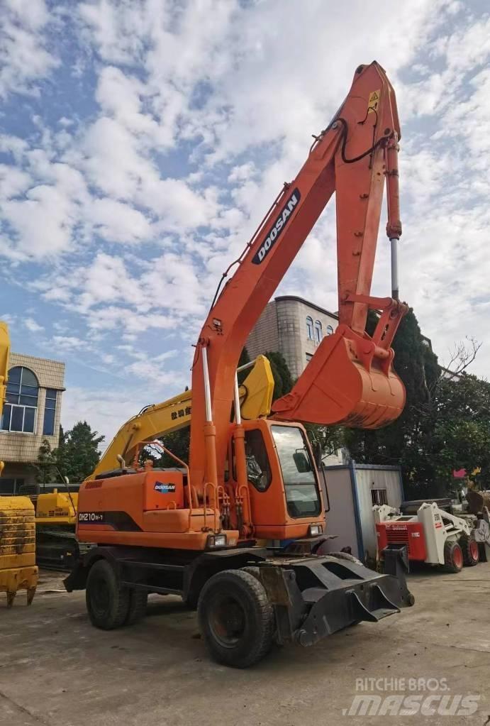 Doosan DH 210 W-7 Pyöräkaivukoneet