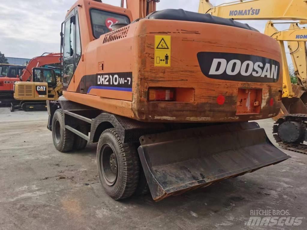 Doosan DH 210 W-7 Pyöräkaivukoneet