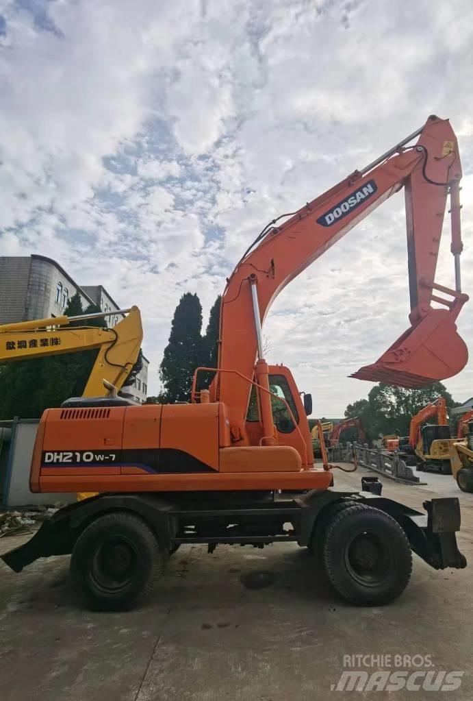 Doosan DH 210 W-7 Pyöräkaivukoneet