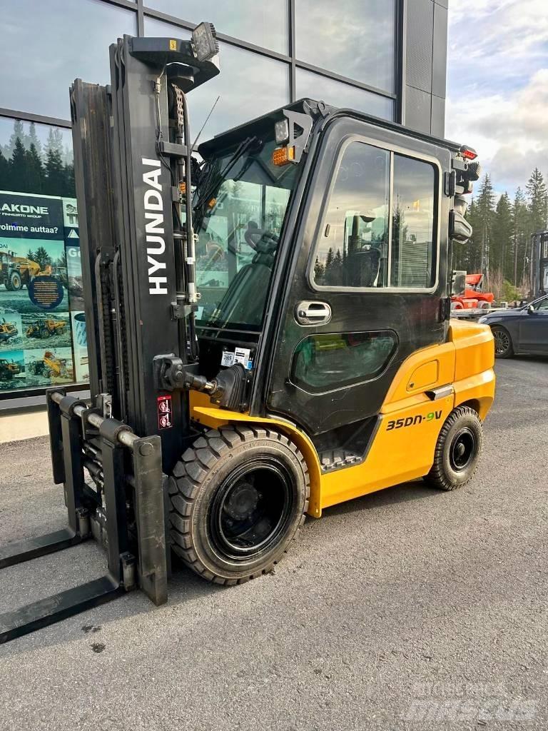 Hyundai 35DN-9V Dieseltrukit
